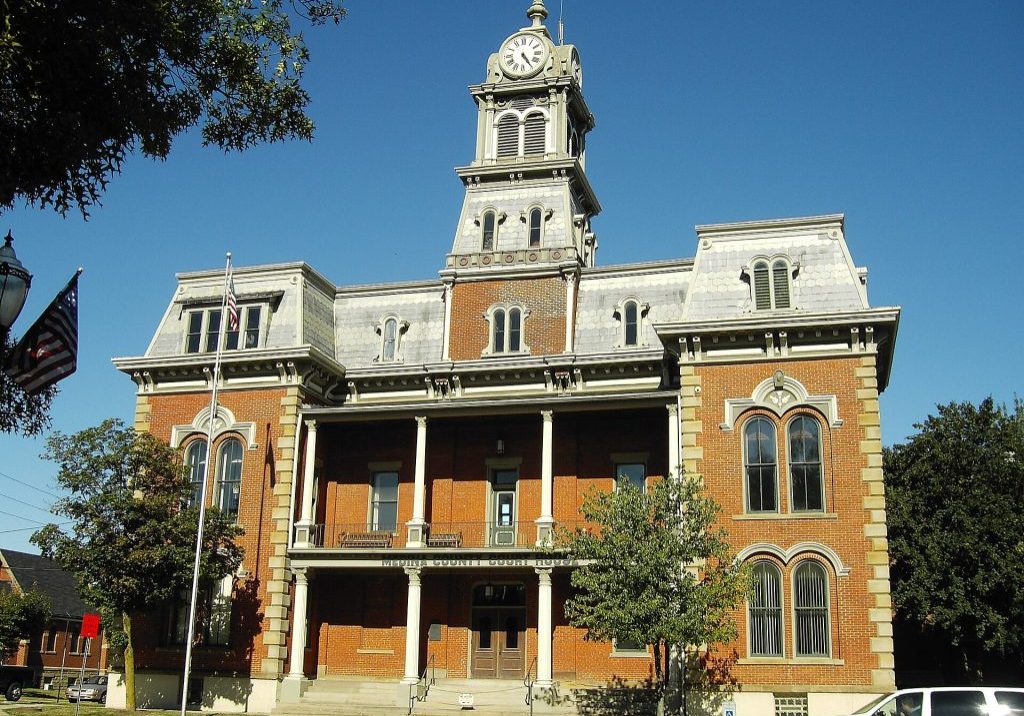 medina courthouse square things to do